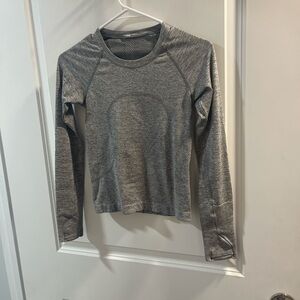 Lululemon Swiftly Tech Crew Long Sleeve Size 2 Gray Long Sleeve Women's Top